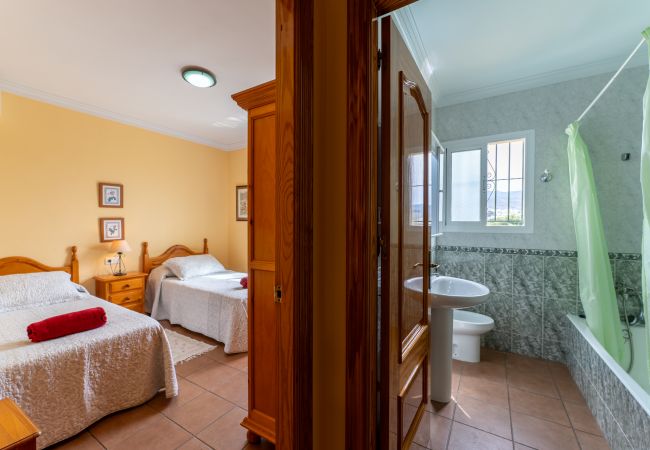 Villa in Nerja - Nerja 021 - Villa Isabel Villa in Nerja - Nerja 021 - Villa Isabel